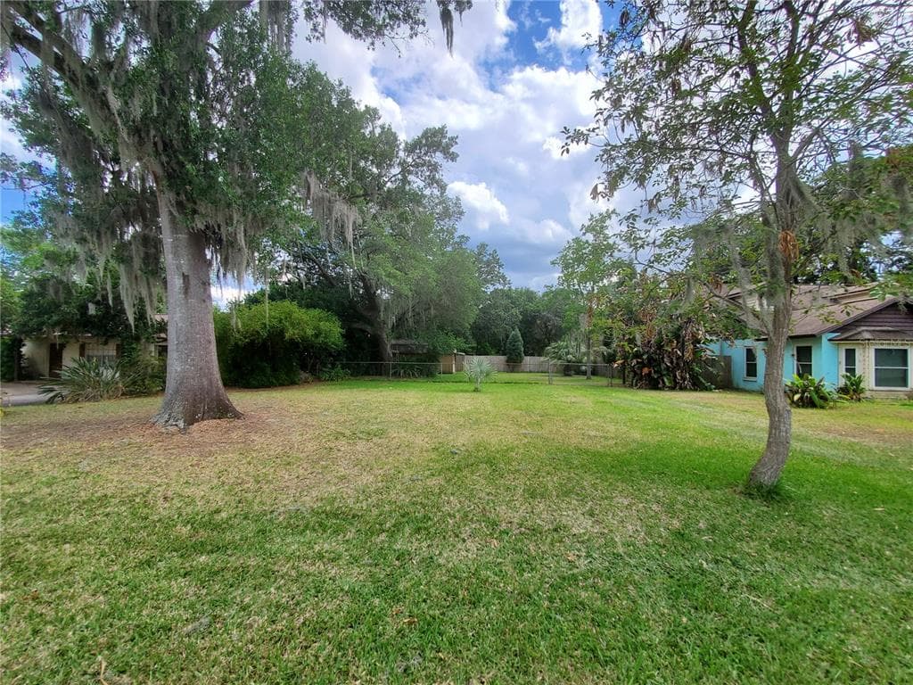 1705 MAIN STREET VALRICO, FL 33594