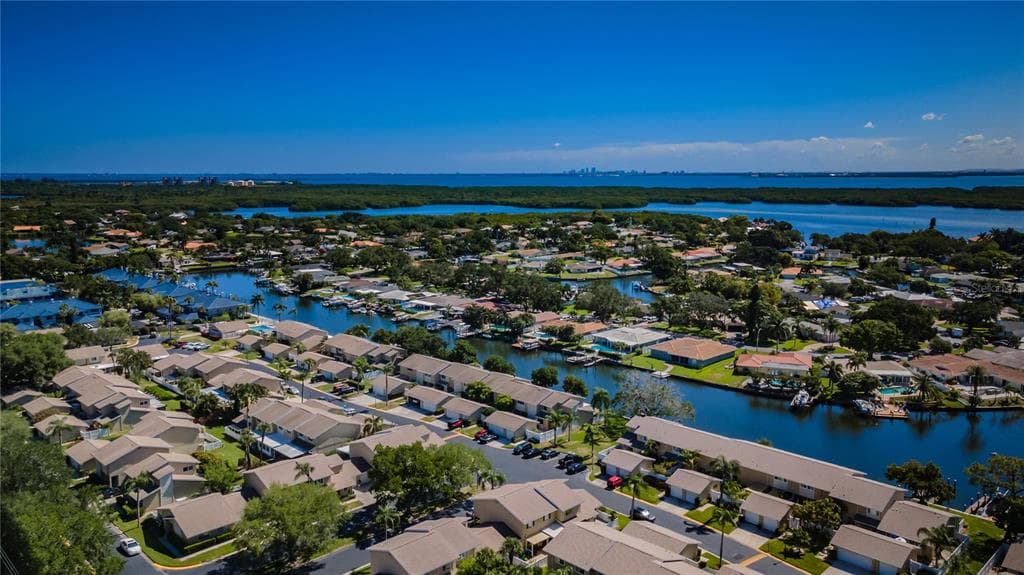 1640 CAPE HOPE AVENUE NE UNIT 1 ST PETERSBURG, FL 33702