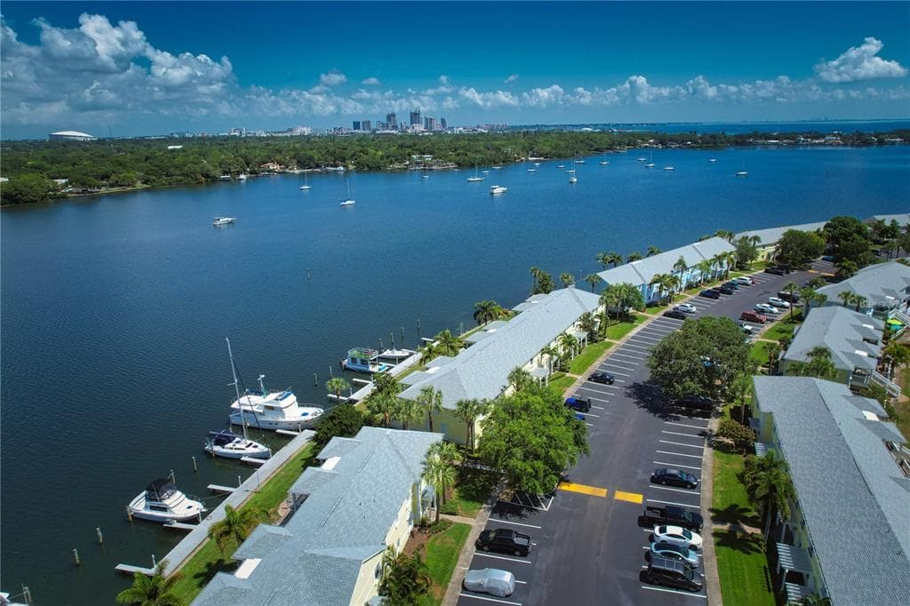 3735 POMPANO DRIVE SE UNIT 3735 ST PETERSBURG, FL 33705