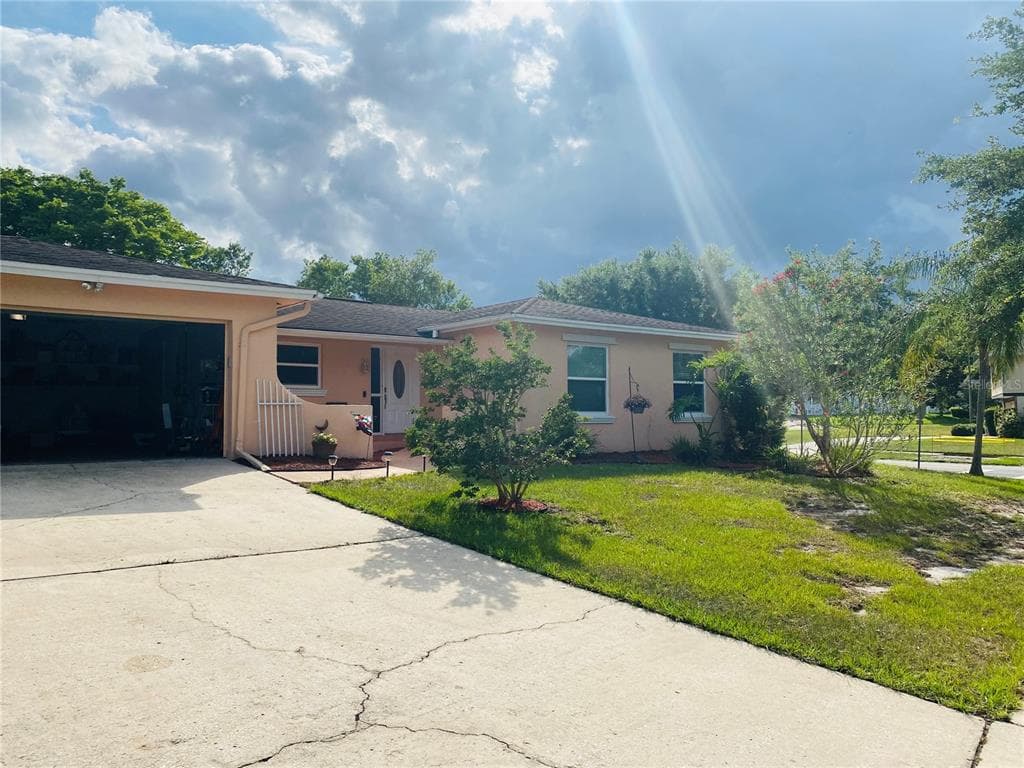1 APPLE HILL HOLLOW CASSELBERRY, FL 32707