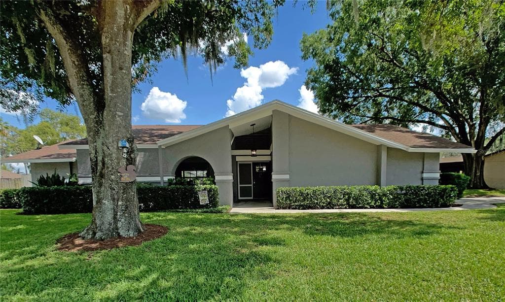 2108 ELMWOOD COURT PLANT CITY, FL 33563