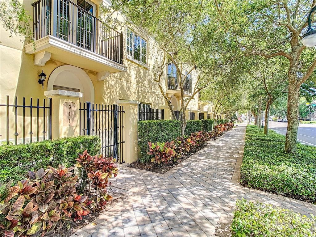 300 BEACH DRIVE NE UNIT 311