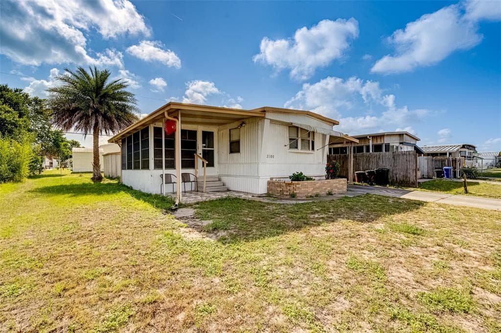 2100 ORANGE DRIVE HOLIDAY, FL 34691
