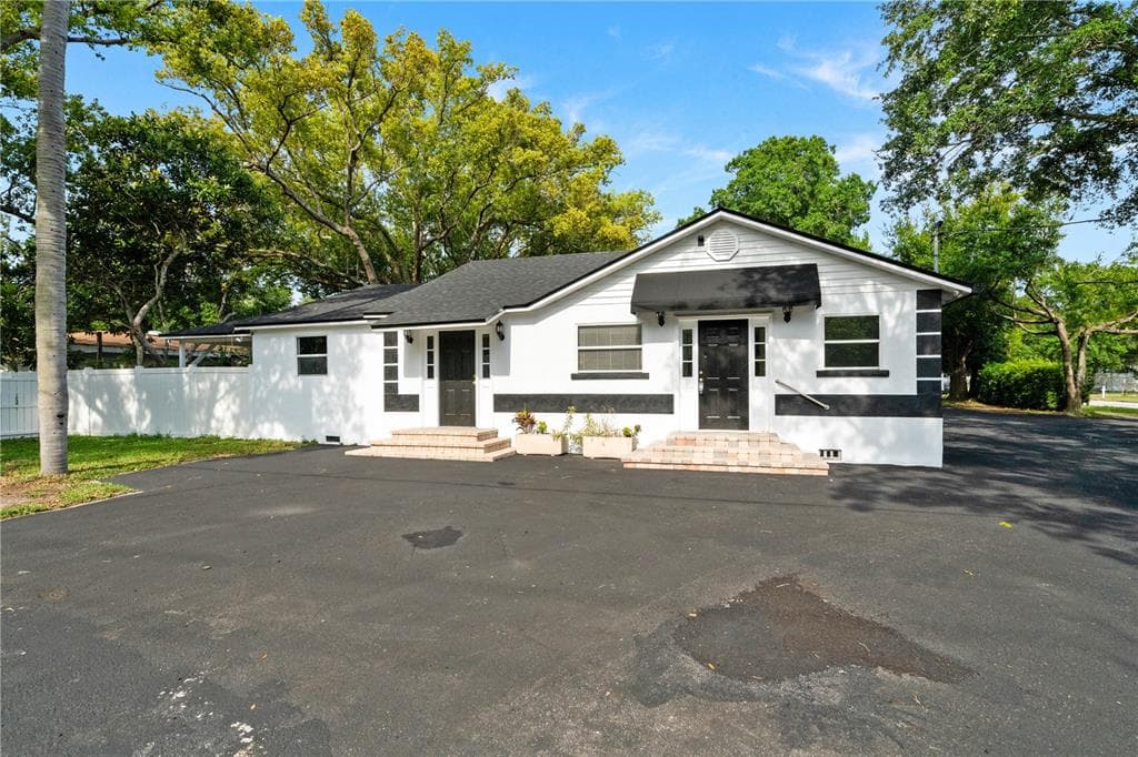 2713 W SAINT ISABEL STREET TAMPA, FL 33607