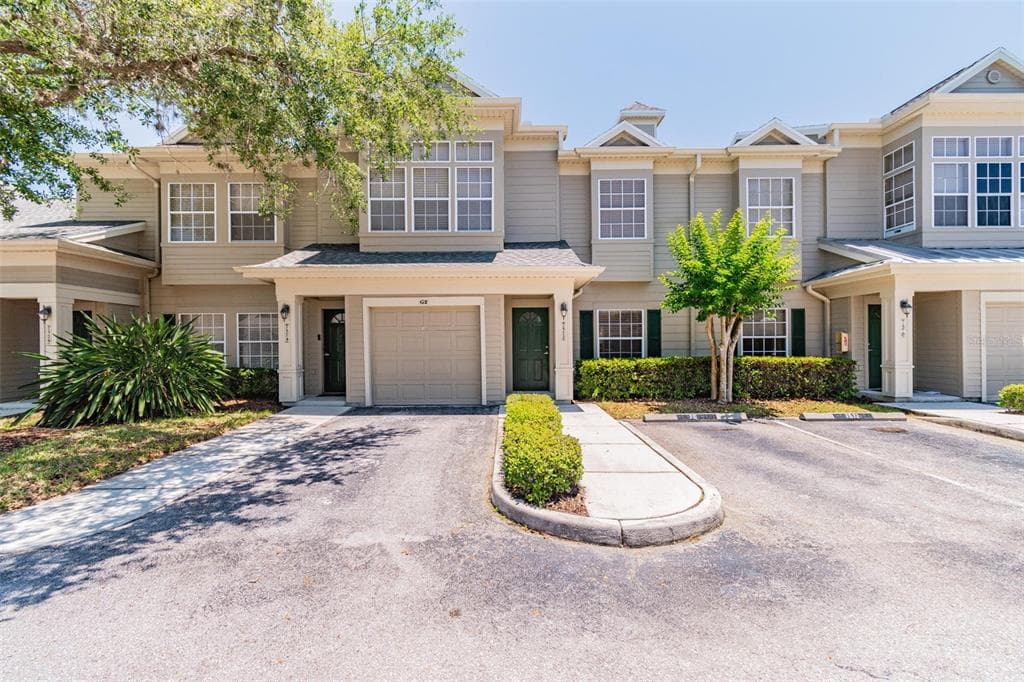 7572 PLANTATION CIRCLE UNIT 7572 UNIVERSITY PARK, FL 34201