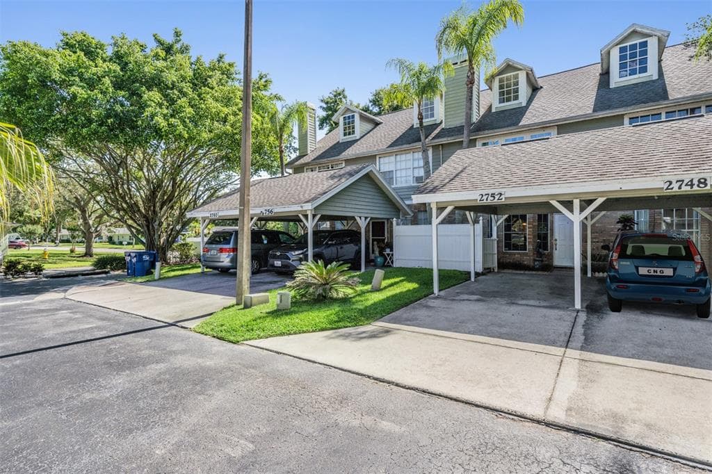 2752 HAMBLE VILLAGE LANE PALM HARBOR, FL 34684