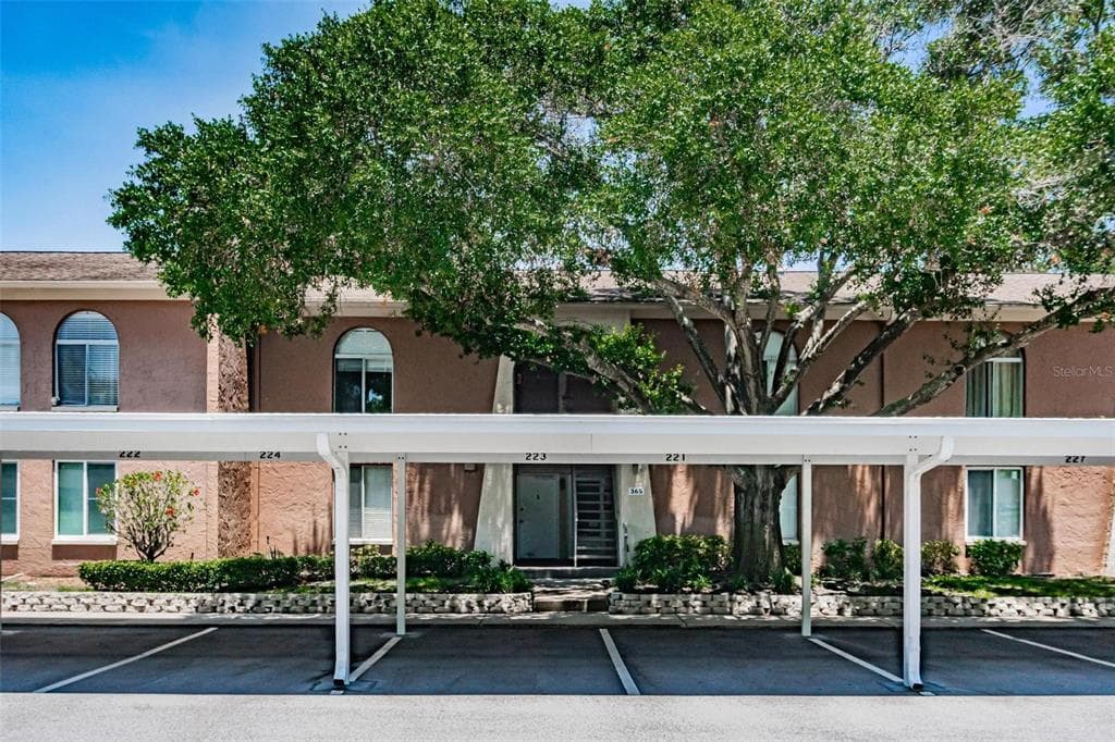 365 114TH AVENUE UNIT 3 ST PETERSBURG, FL 33716
