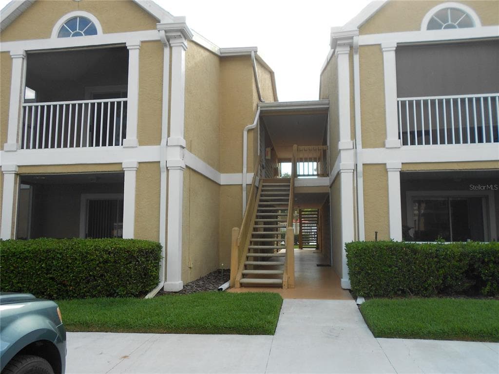 9481 HIGHLAND OAK DRIVE UNIT 305 TAMPA, FL 33647