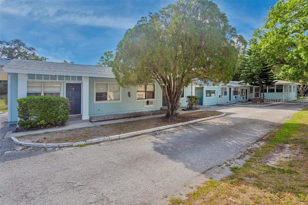 1102 SUNSET POINT ROAD UNIT 1 CLEARWATER, FL 33755