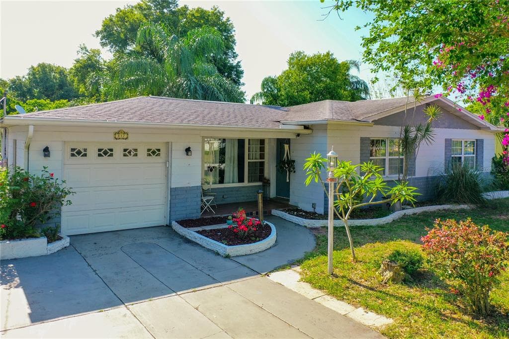 817 S BETTY LANE CLEARWATER, FL 33756