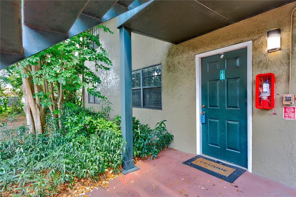 202 PINE TULIP COURT UNIT 102 TAMPA, FL 33612