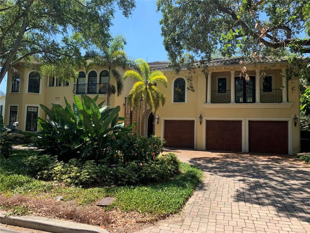 3012 W HAWTHORNE ROAD TAMPA, FL 33611
