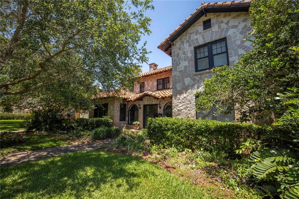 1007 39TH AVENUE N ST PETERSBURG, FL 33703