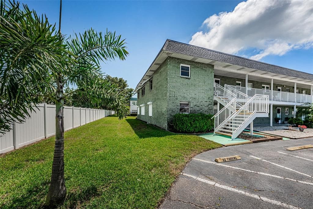5287 81ST STREET N UNIT 14 ST PETERSBURG, FL 33709
