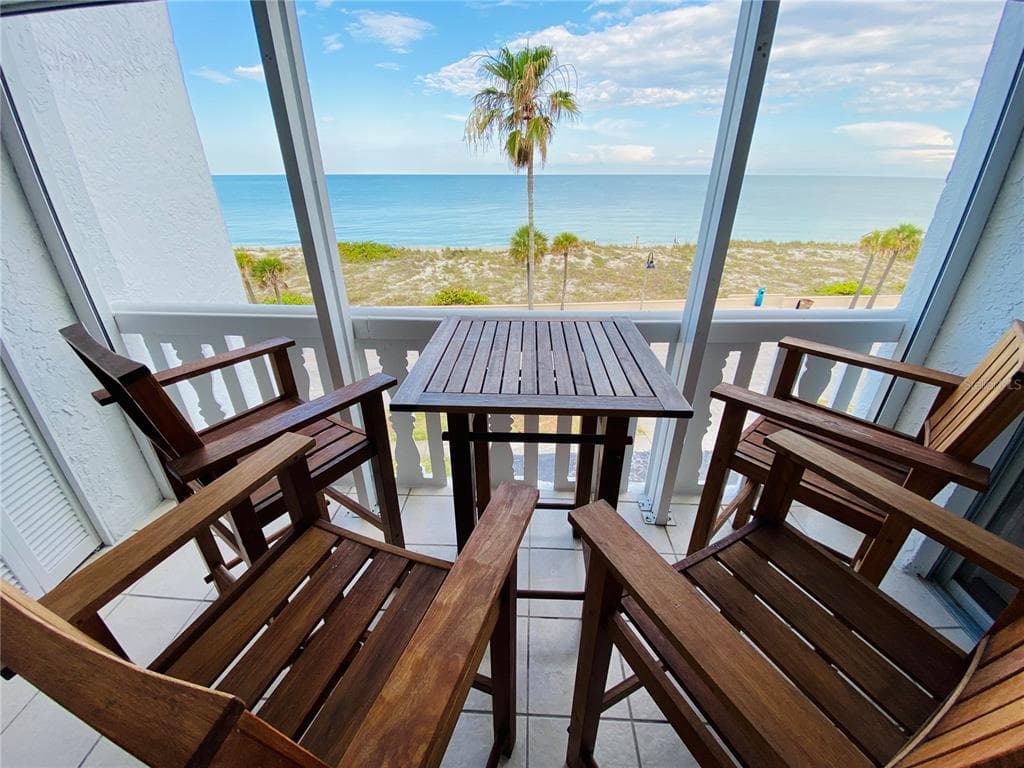 403 GULF WAY UNIT 404 ST PETE BEACH, FL 33706