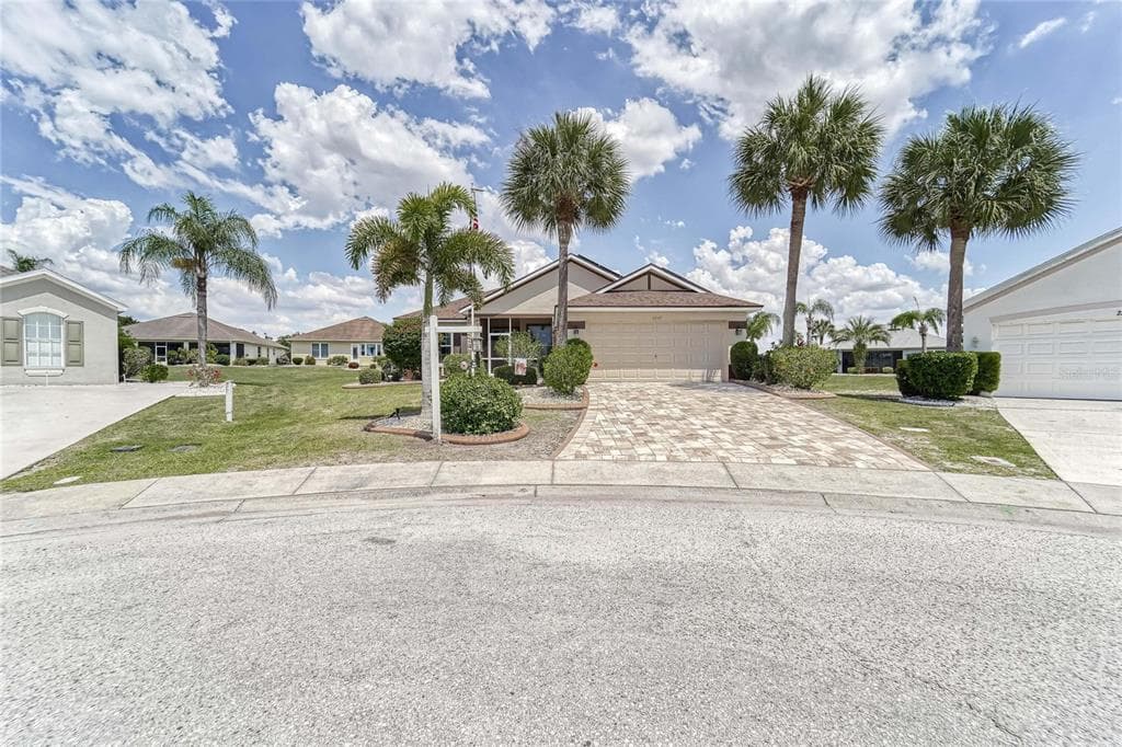 2207 ARBOR GLENN COURT SUN CITY CENTER, FL 33573