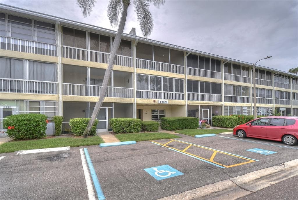 4920 38TH WAY S UNIT 208 ST PETERSBURG, FL 33711