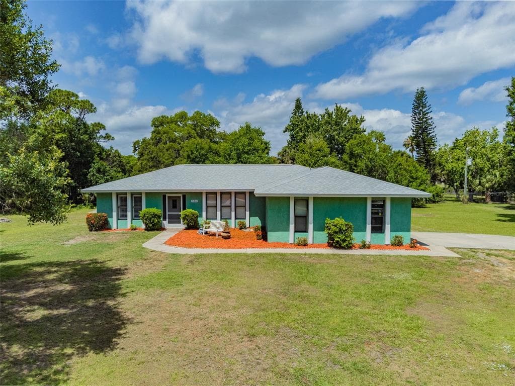 586 W HALL ROAD