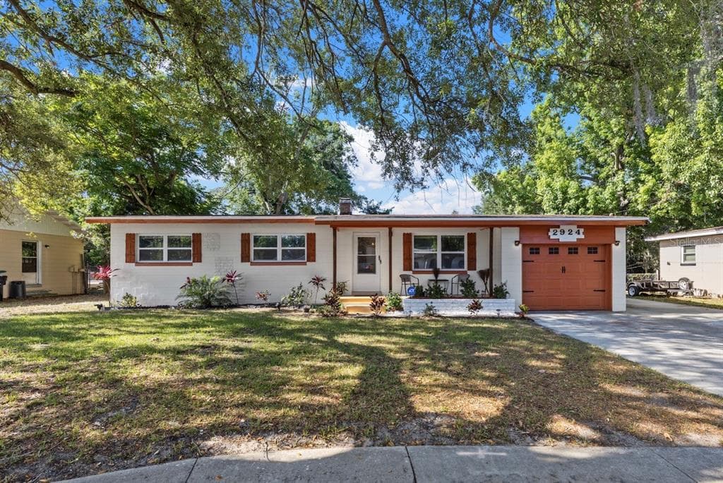 2924 CALLOWAY DRIVE ORLANDO, FL 32810