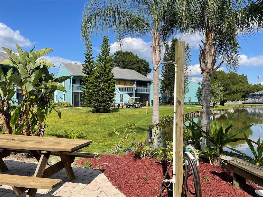 1865 MAZO MANOR UNIT J1 LUTZ, FL 33558