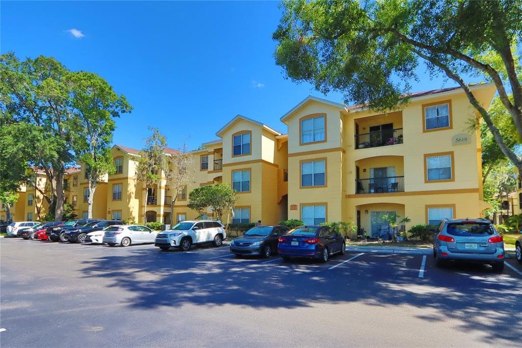 5618 PINNACLE HEIGHTS CIRCLE UNIT 308 TAMPA, FL 33624