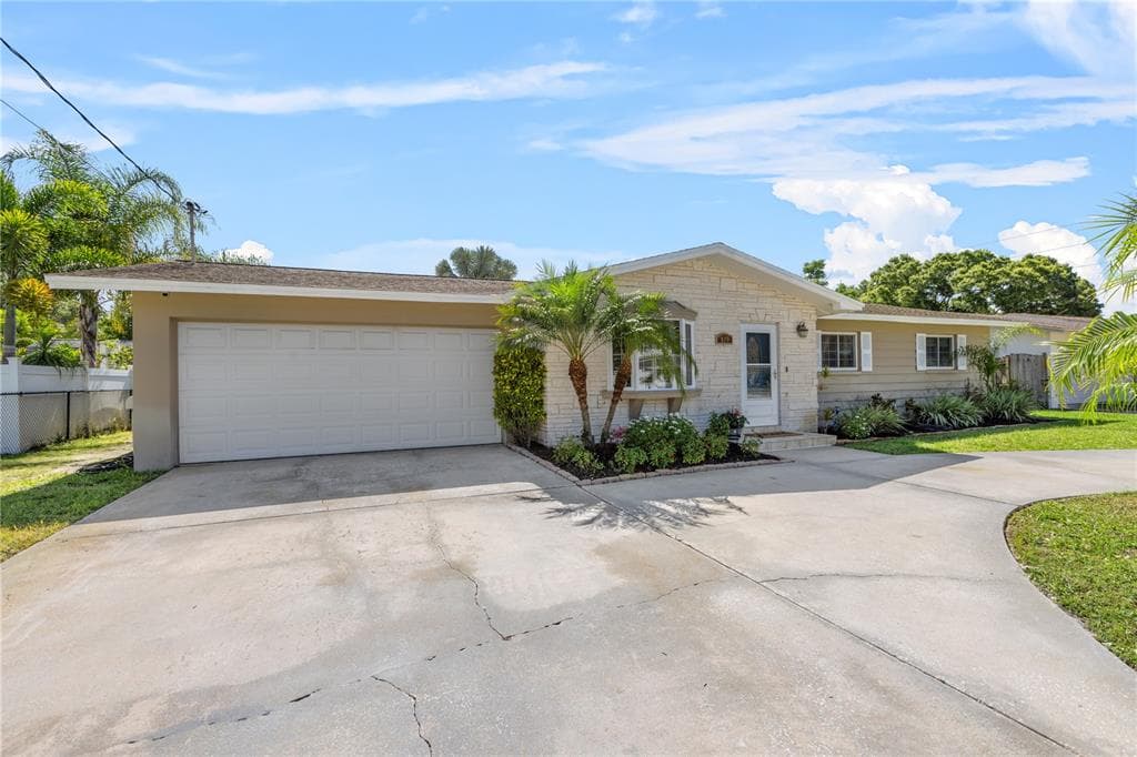 897 IMPERIAL DRIVE LARGO, FL 33771