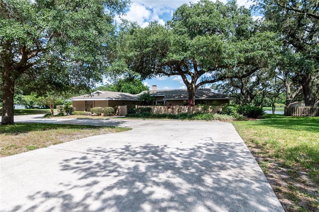 11402 DONNEYMOOR DRIVE