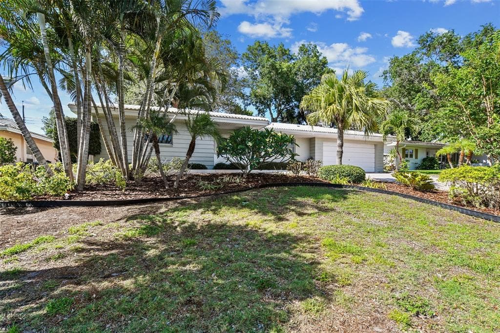 3823 HIGH BLUFF DRIVE LARGO, FL 33770