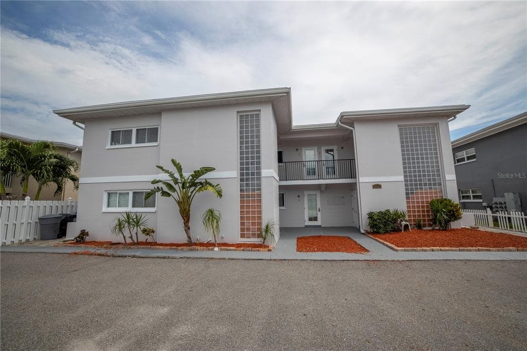 11975 3RD STREET E UNIT 5 TREASURE ISLAND, FL 33706