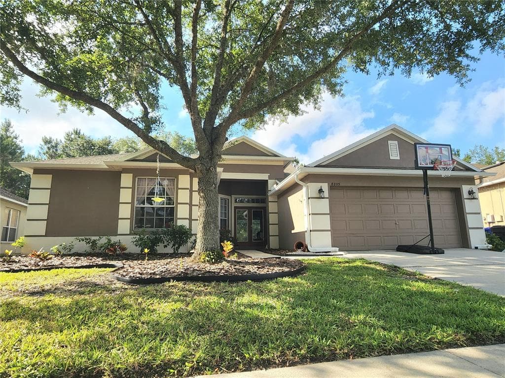 8205 PINEWOOD RUN COURT TAMPA, FL 33647