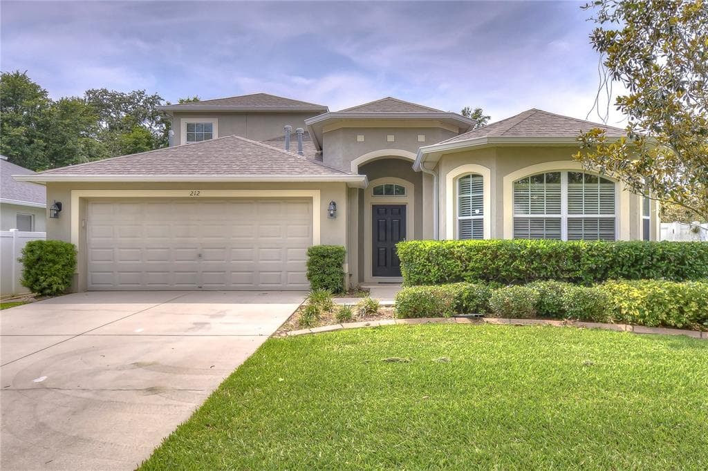 212 WESTCHESTER HILLS LANE VALRICO, FL 33594