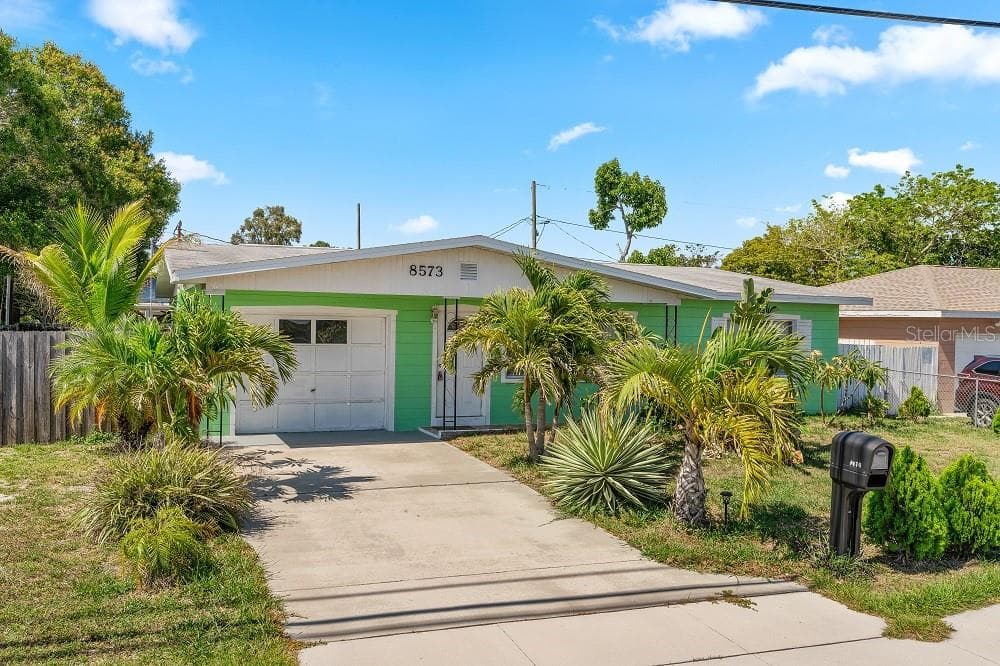 8573 74TH AVENUE N SEMINOLE, FL 33777