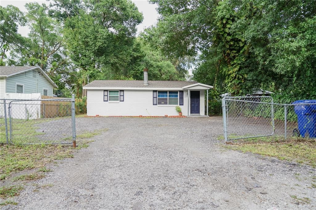 8405 N JONES AVENUE TAMPA, FL 33604