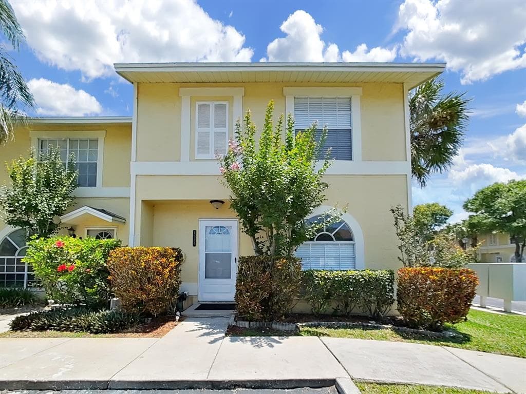 1523 CHATEAUX DE VILLE COURT CLEARWATER, FL 33764