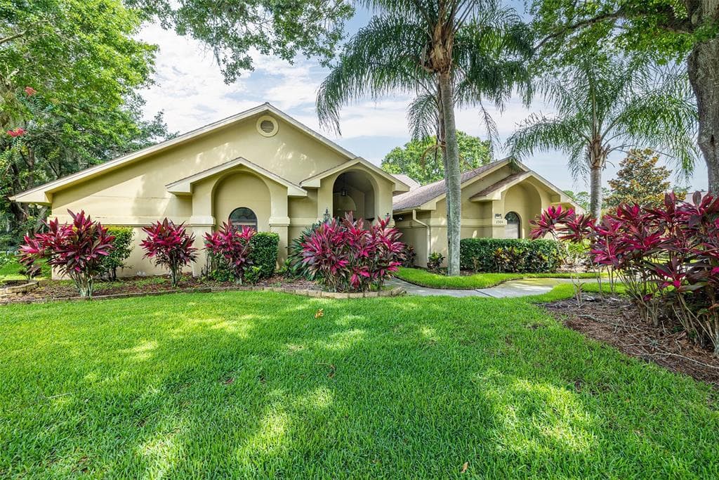2304 EAGLE BLUFF DRIVE VALRICO, FL 33596