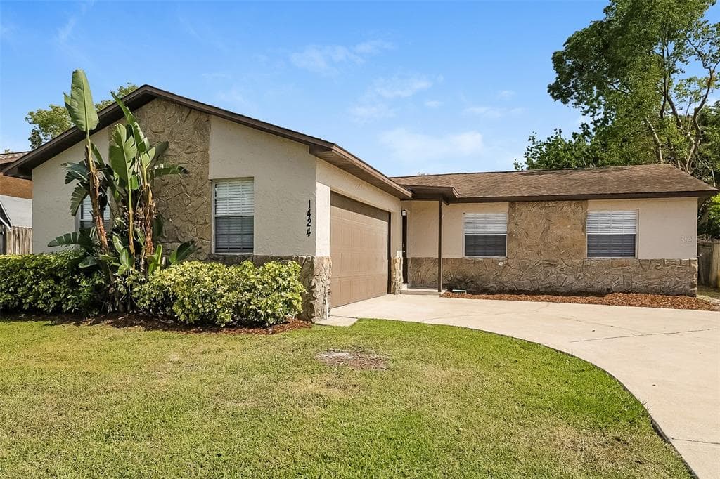 1424 OUTER COURT KISSIMMEE, FL 34744