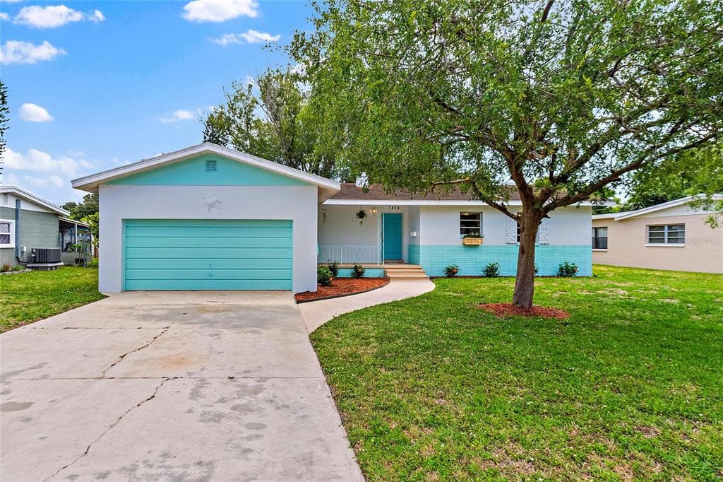 7439 1ST WAY N ST PETERSBURG, FL 33702