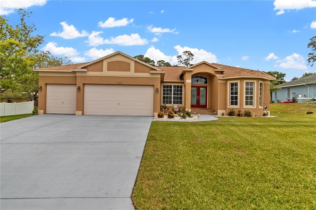7082 BLACKBIRD AVENUE WEEKI WACHEE, FL 34613
