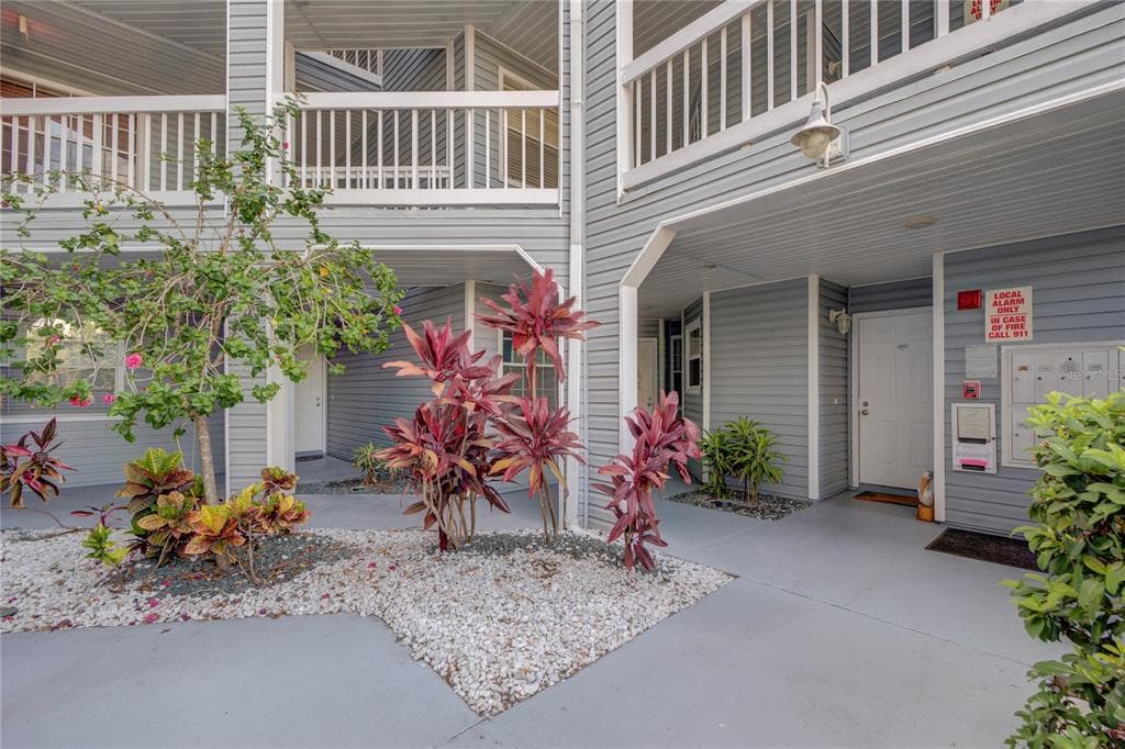 6924 STONESTHROW CIRCLE N UNIT 8108 ST PETERSBURG, FL 33710