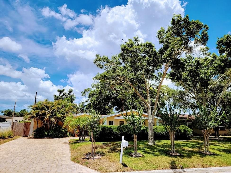 11725 81ST PLACE SEMINOLE, FL 33772