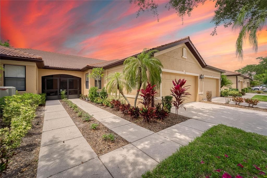 331 SENECA FALLS DRIVE UNIT 52 APOLLO BEACH, FL 33572