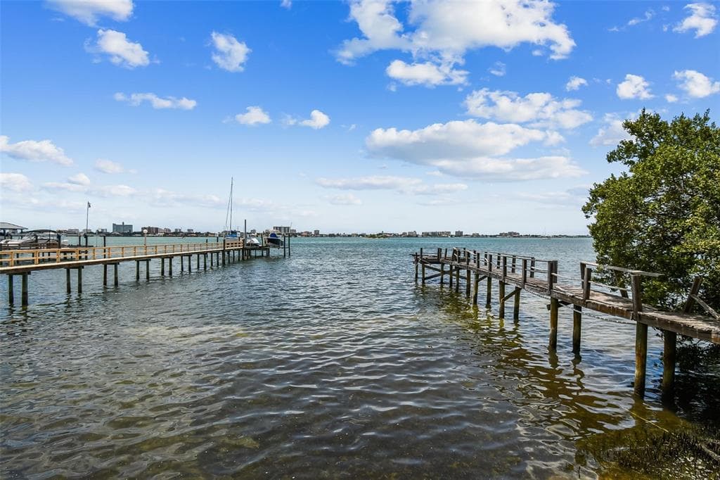 1520 SUNSET DRIVE CLEARWATER, FL 33755