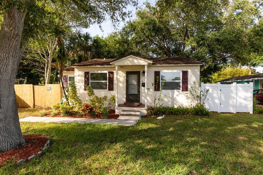 516 HAMPTON AVENUE NE ST PETERSBURG, FL 33703