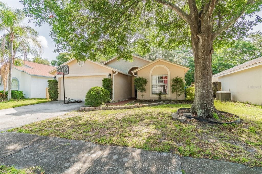 13526 BELLINGHAM DRIVE TAMPA, FL 33625