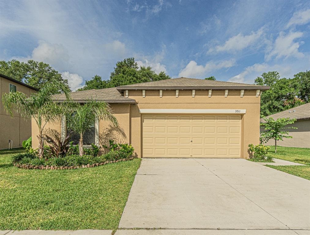 3011 MOULDEN HOLLOW DRIVE ZEPHYRHILLS, FL 33540
