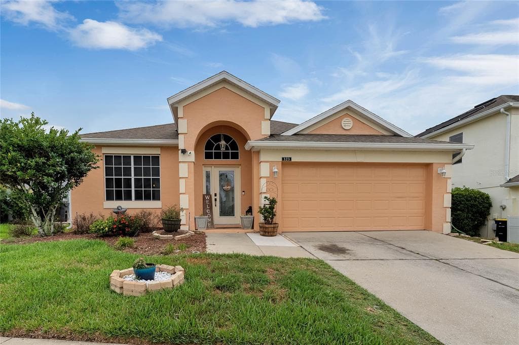 323 HIGHER COMBE DRIVE DAVENPORT, FL 33897