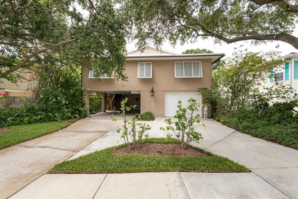3518 OVERLOOK DRIVE NE ST PETERSBURG, FL 33703