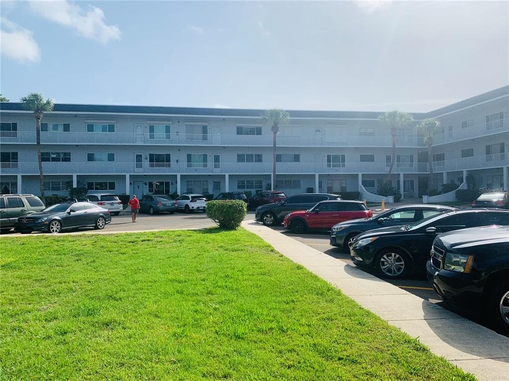 2001 WORLD PARKWAY BOULEVARD UNIT 5 CLEARWATER, FL 33763