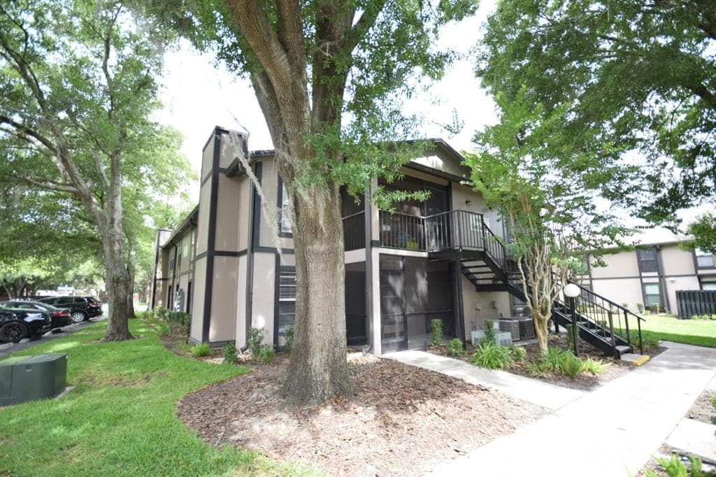 4004 DREAM OAK PLACE UNIT 102 TAMPA, FL 33613