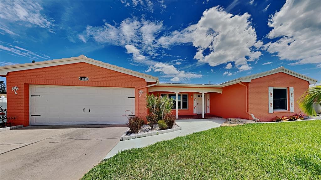 13810 PINECREST DRIVE LARGO, FL 33774